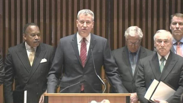 nyc-mayor-criticizes-nypd-officers-who-turned-backs-to-him-addresses-crime-rate-at-press-conference-video