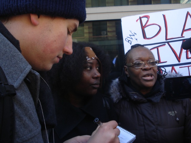 peter-liang-officer-who-killed-akai-gurley-arraigned-family-supporters-rally-outside-courthouse 2