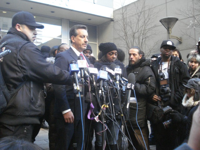 peter-liang-officer-who-killed-akai-gurley-arraigned-family-supporters-rally-outside-courthouse 3