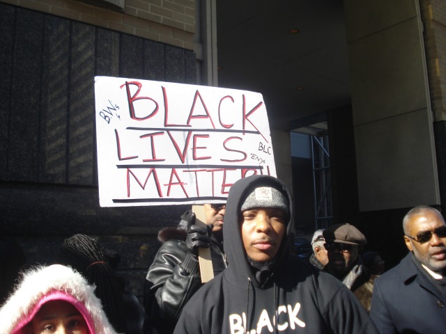 peter-liang-officer-who-killed-akai-gurley-arraigned-family-supporters-rally-outside-courthouse 5
