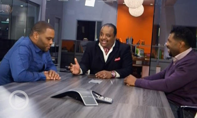 Anthony Anderson, Deon Cole and Roland Martin mix it up on the set of "Black-ish"