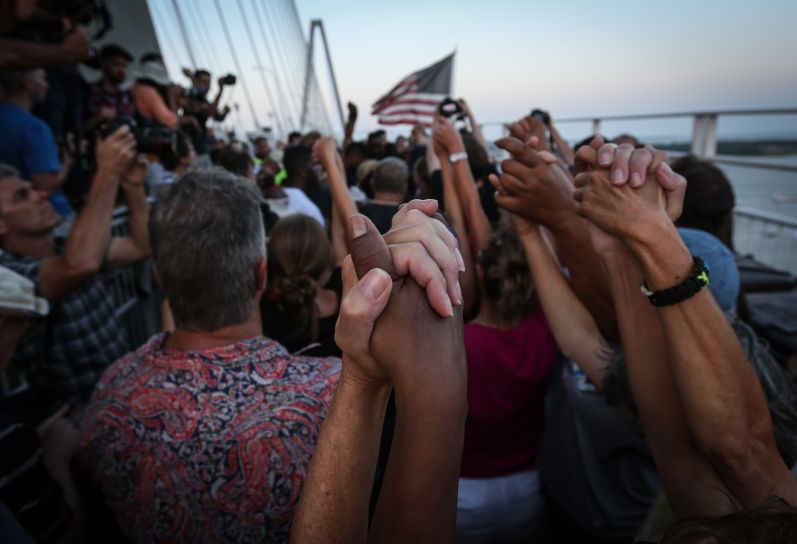 Charleston residents unite after AME shooting, march, protestors, human link