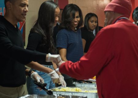 Obamas Give Back To The Community