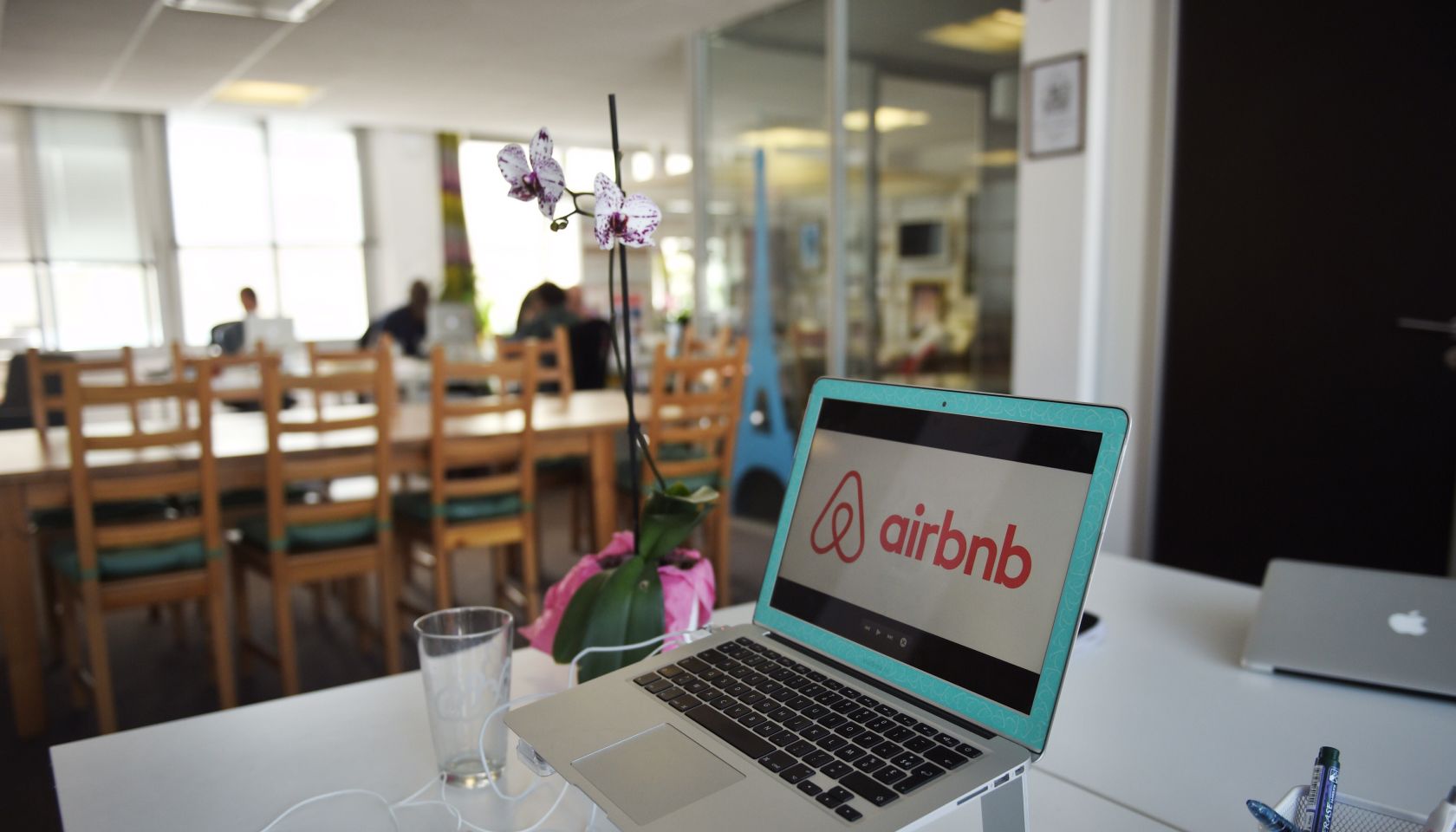 FRANCE-TOURISM-ACCOMMODATION-INTERNET-AIRBNB
