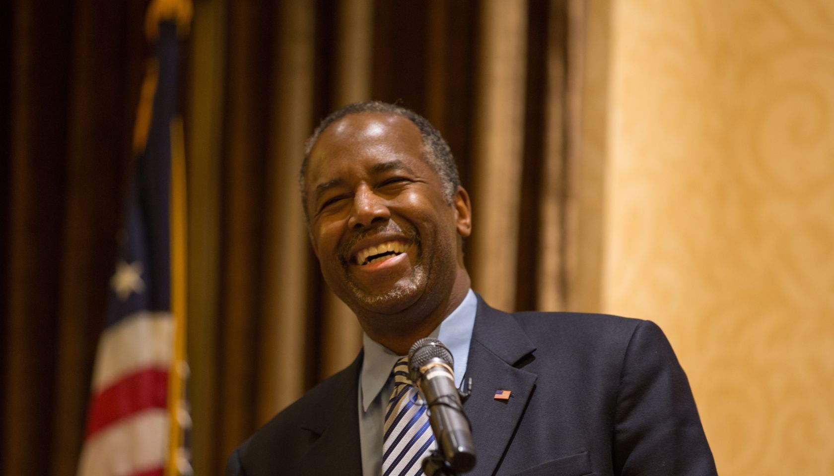Presidential candidate Ben Carson hosts Staten Island town...