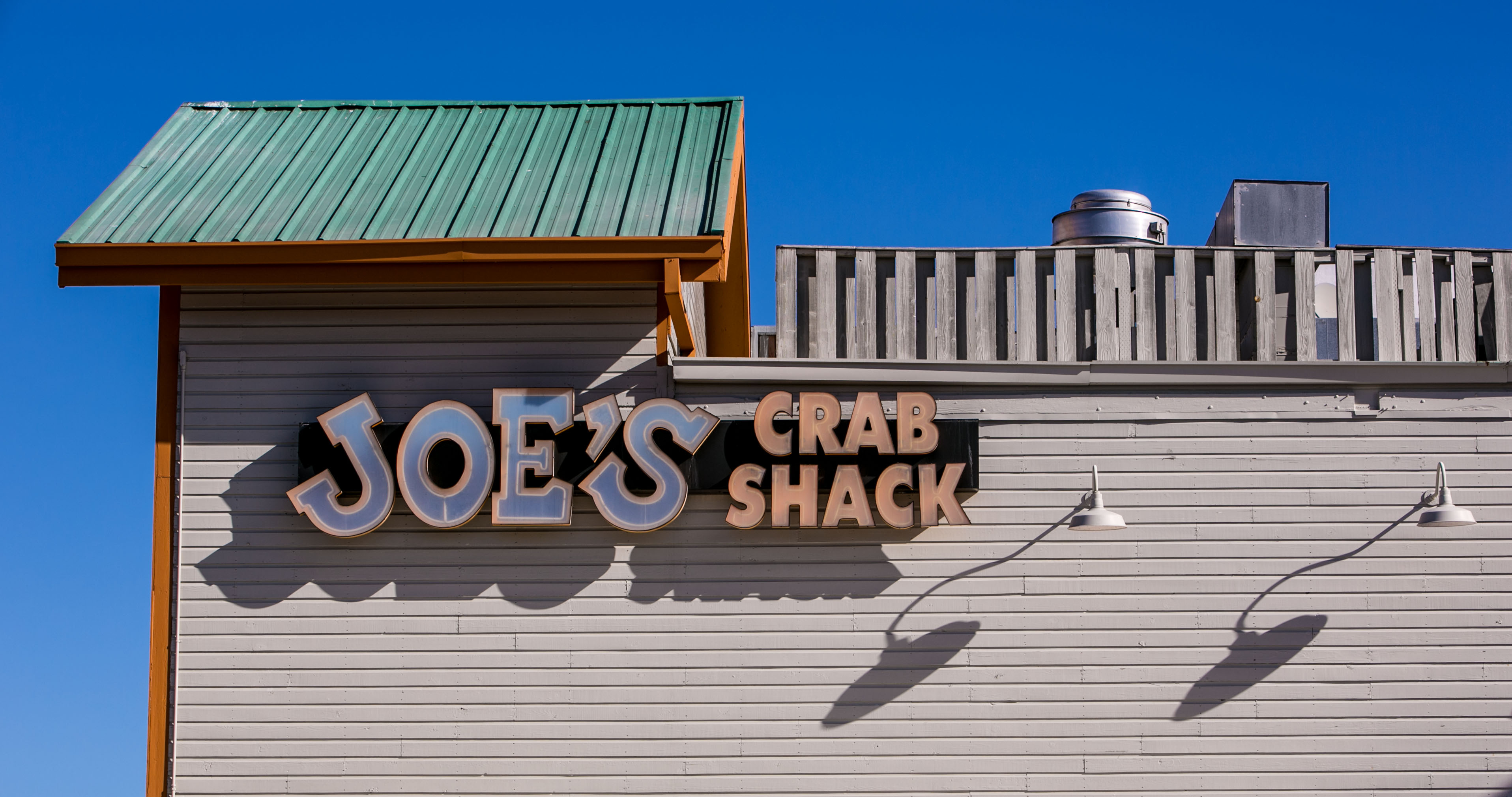 Joe’s Crab Shack Under Fire After Customers Discover Lynching Photo