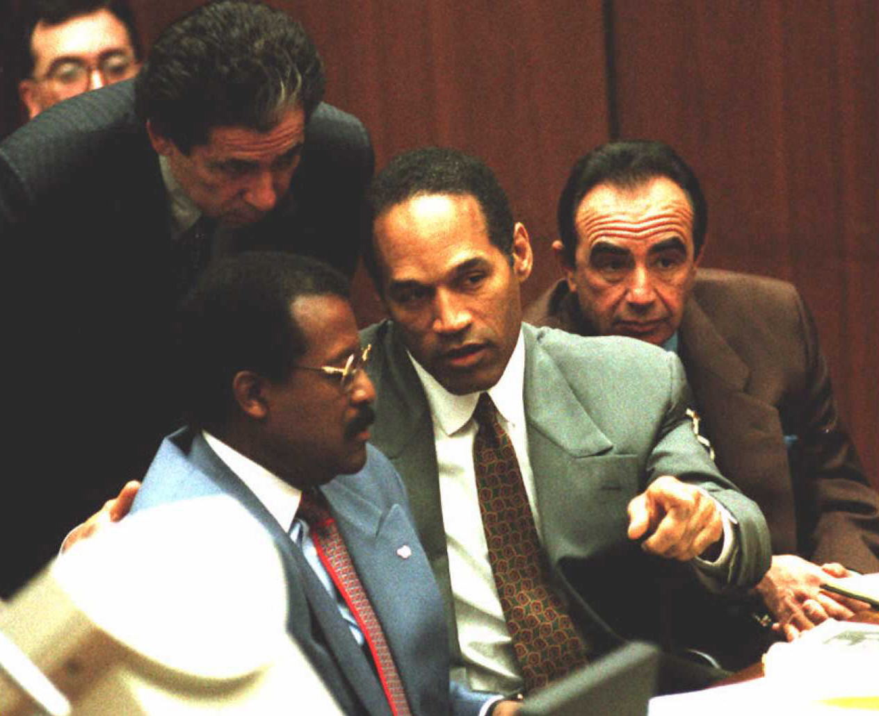 O.J. Simpson (C) confers with attorneys Johnnie Co - Black Celebrity Lawsuits