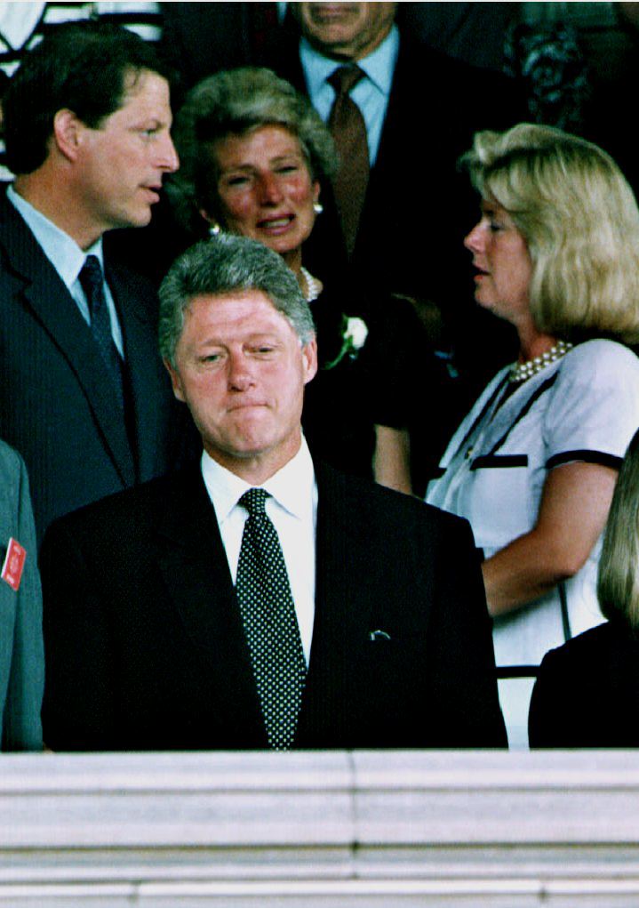 Democratic presidential nominee Bill Clinton (C) p