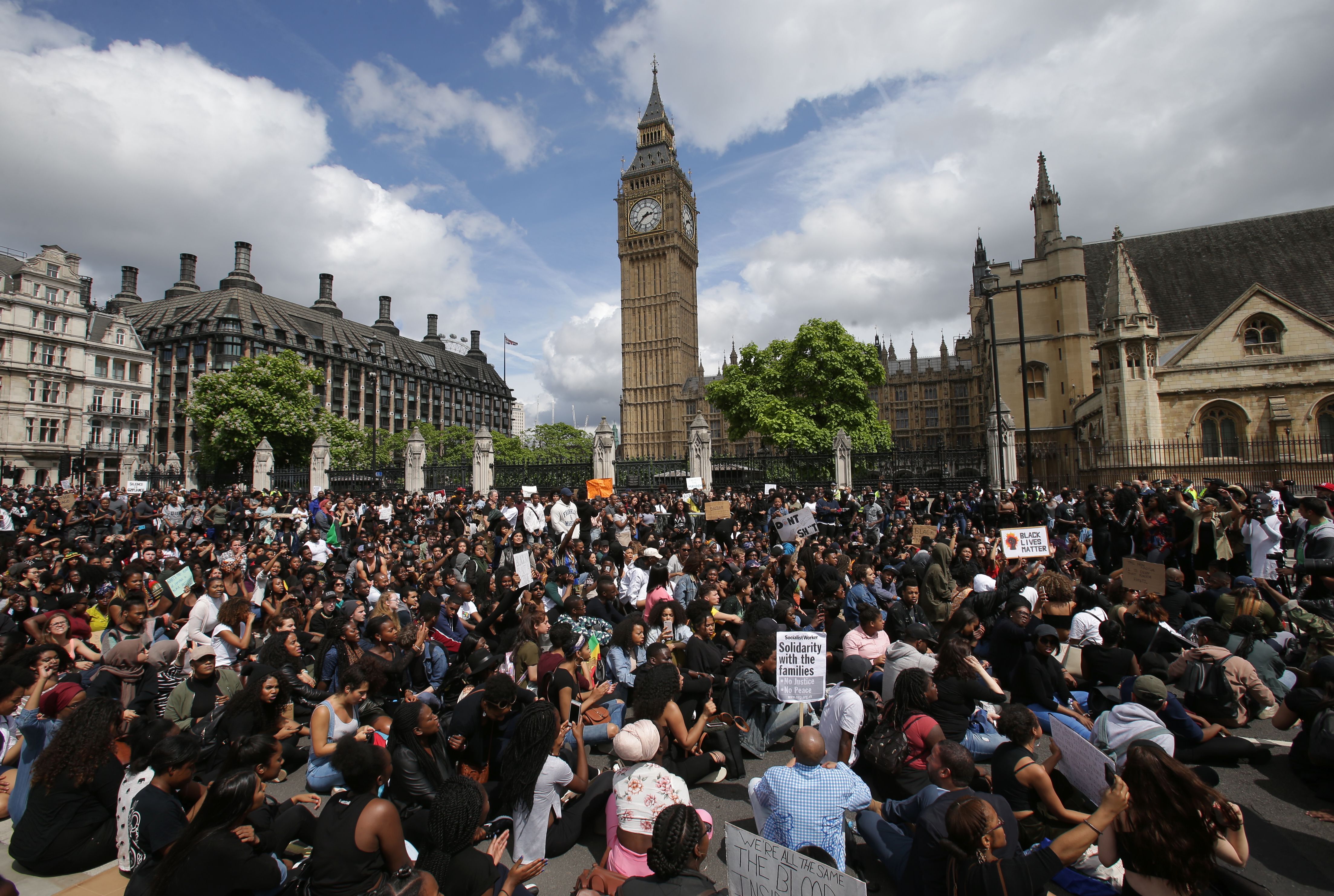 BRITAIN-US-POLICE-SHOOTING-PROTEST