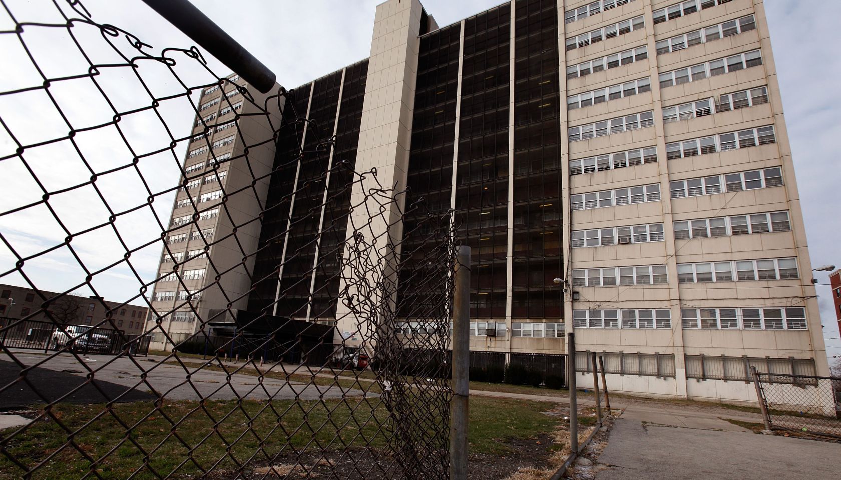 Infamous Chicago Housing Project Cabrini-Green Closes Down