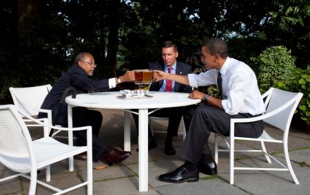 Obama Meets Over Beer With Harvard Prof. Gates And Cambridge Police Officer