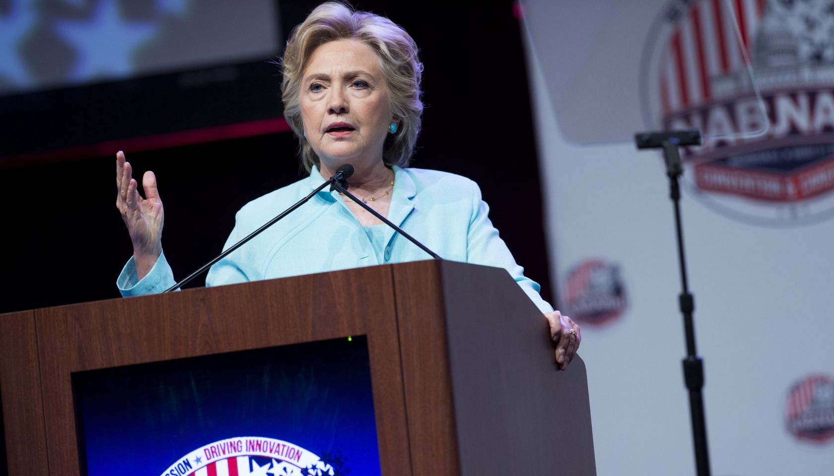 US-VOTE-DEMOCRATS-CLINTON