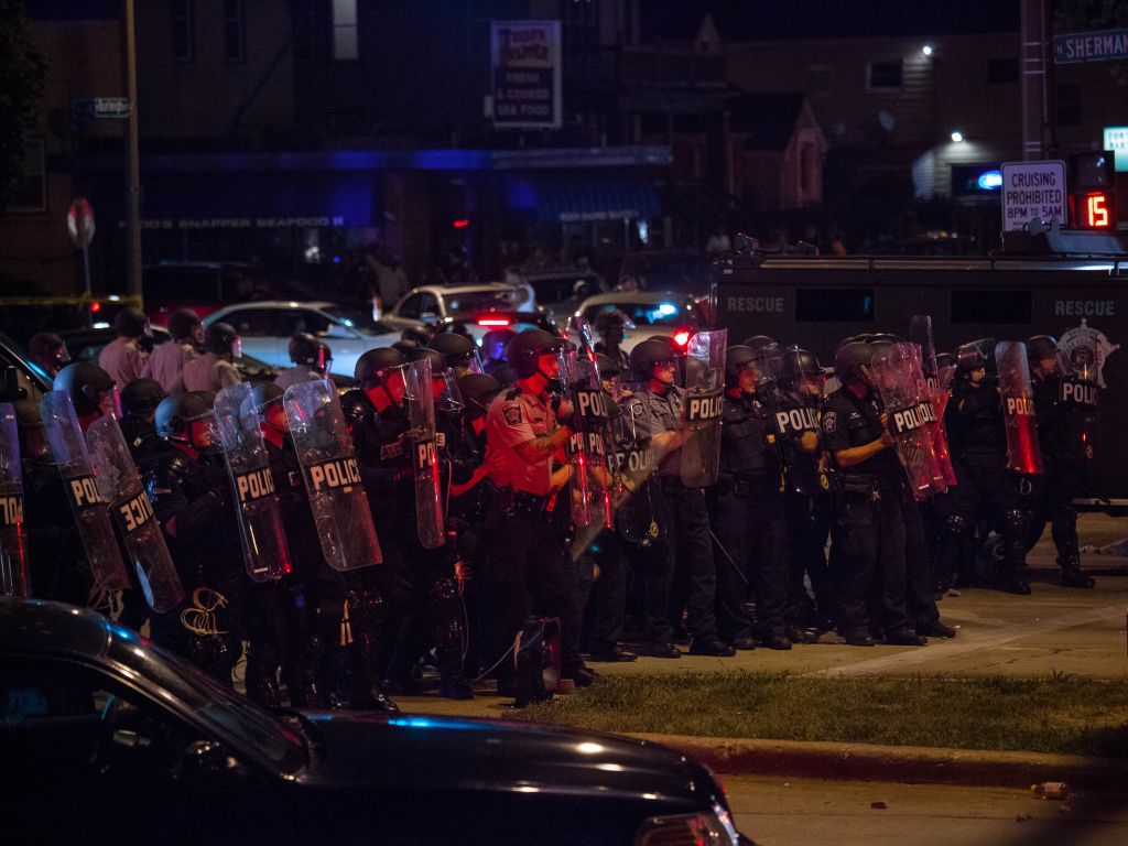 Tensions High In Milwaukee Night After Police Shooting Of Armed Suspect Sparks Violence In City