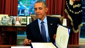 Obama signs bipartisan budget bill 2015 into law