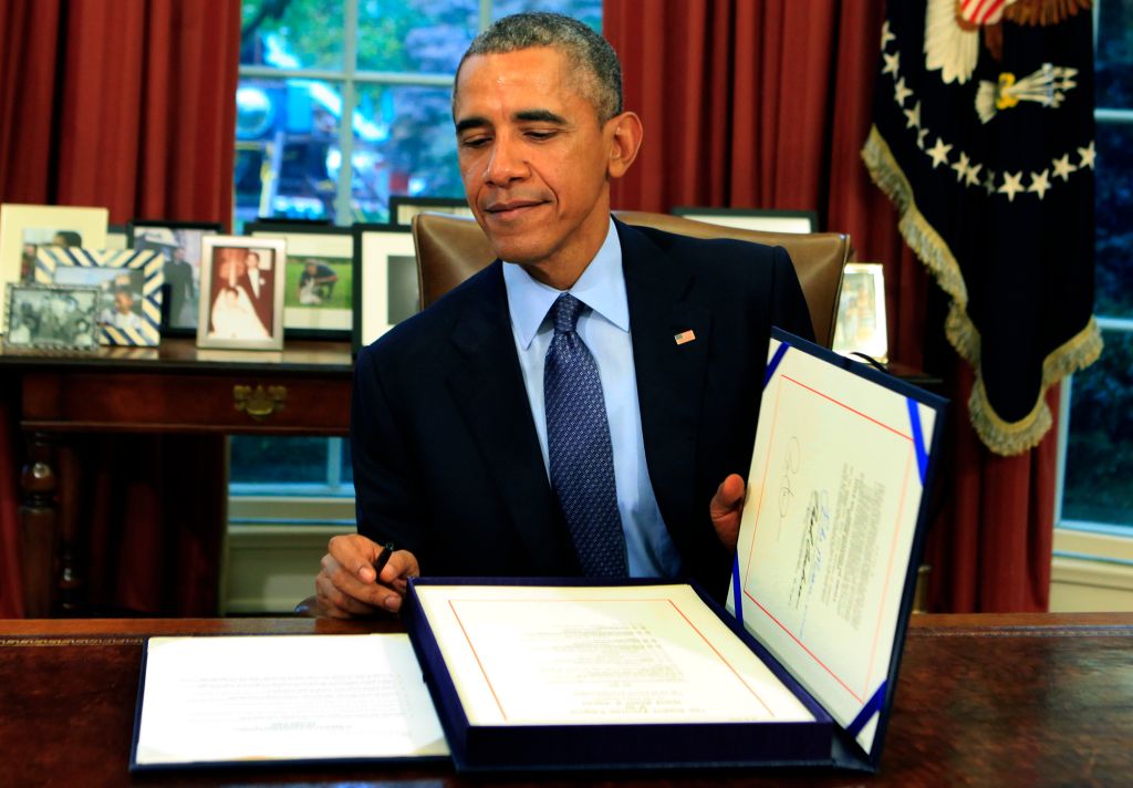 Obama signs bipartisan budget bill 2015 into law