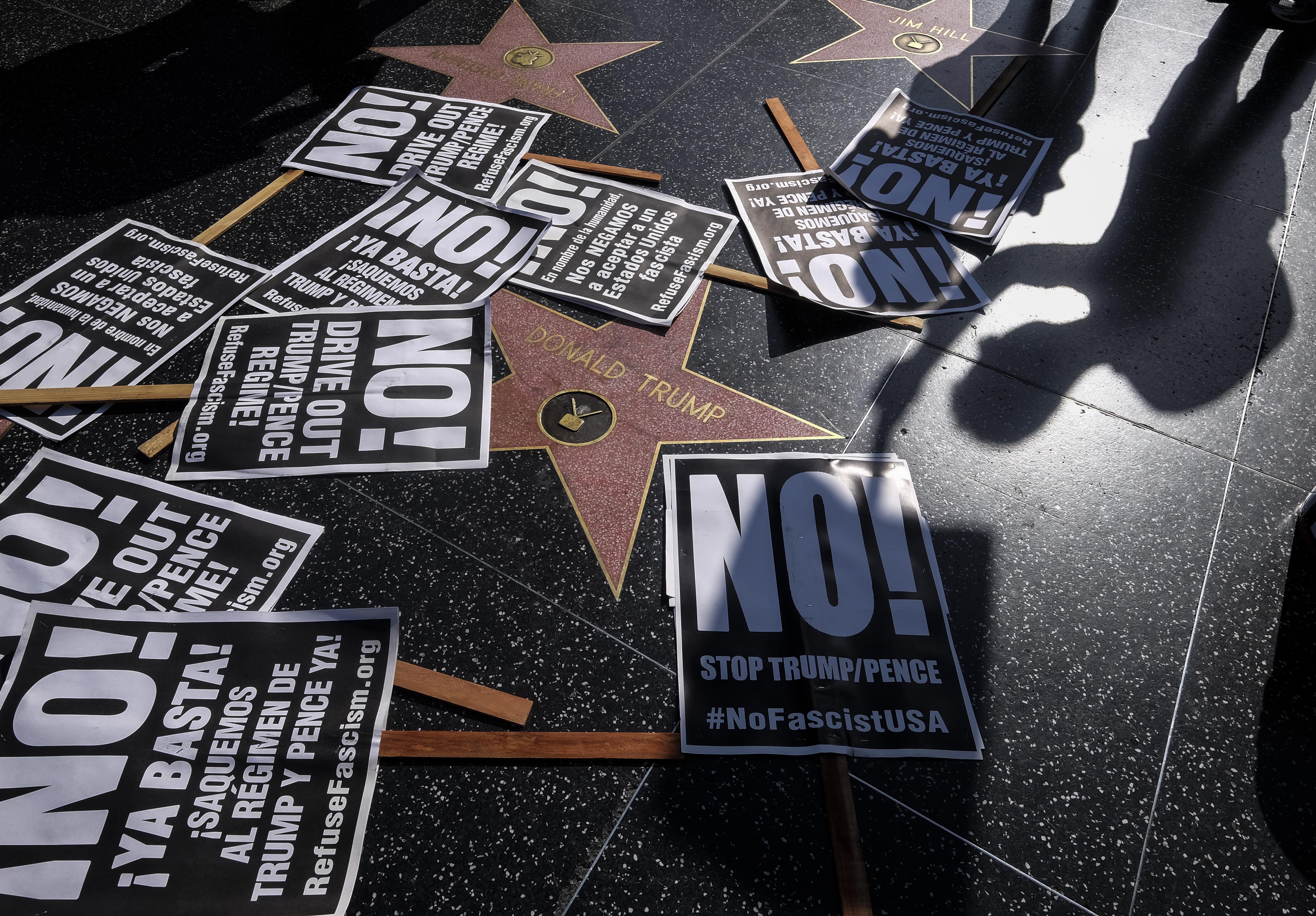 US-INTELLIGENCE-POLITICS-PROTEST-TRUMP-COMEY-demonstration