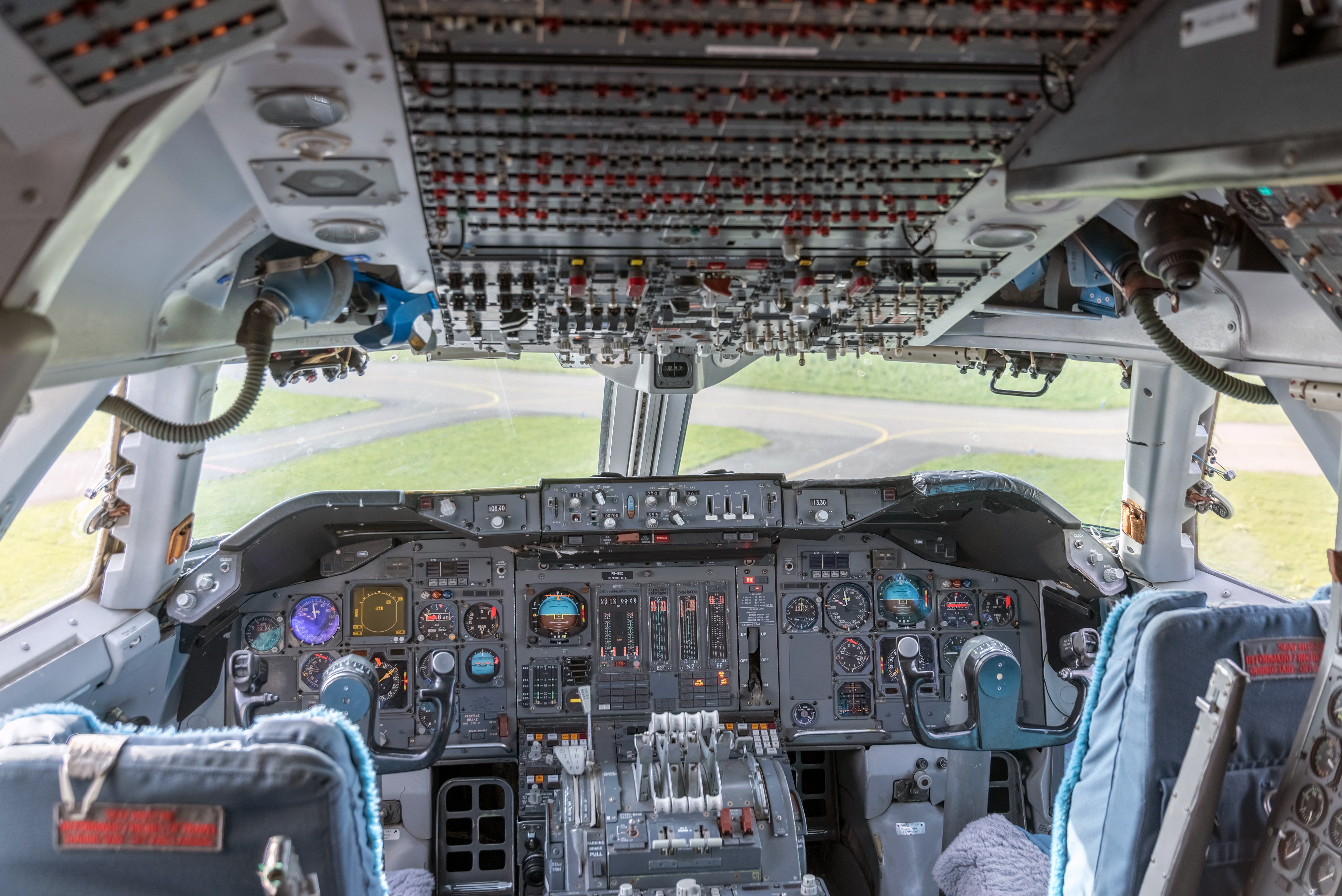 Commercial airplane cockpit
