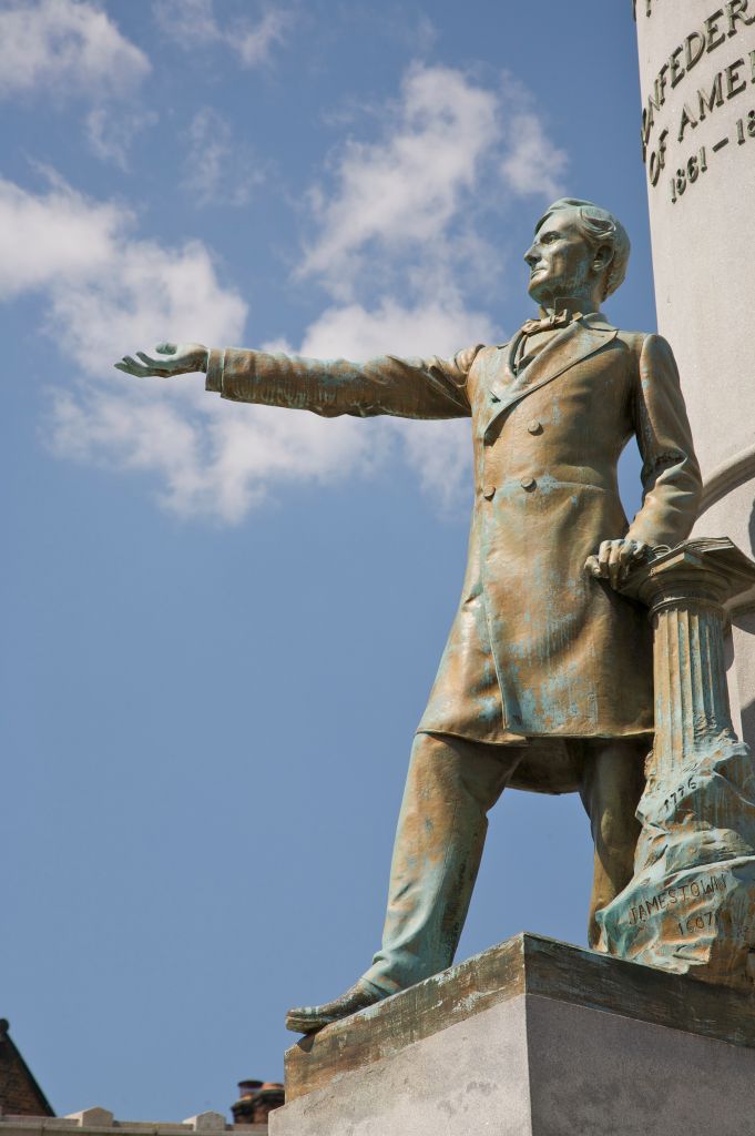 Monument to Jefferson Davis, President of the Confederate States of America, Monument Avenue, Richmond, Virginia, USA