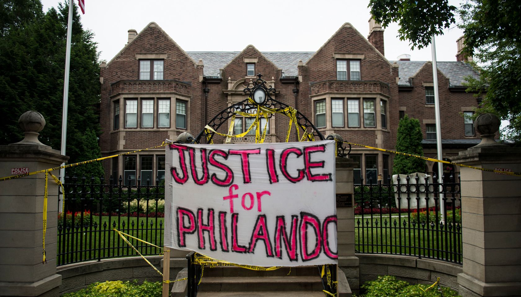 Police Officer Fatally Shoots Black Man During Traffic Stop Near St. Paul