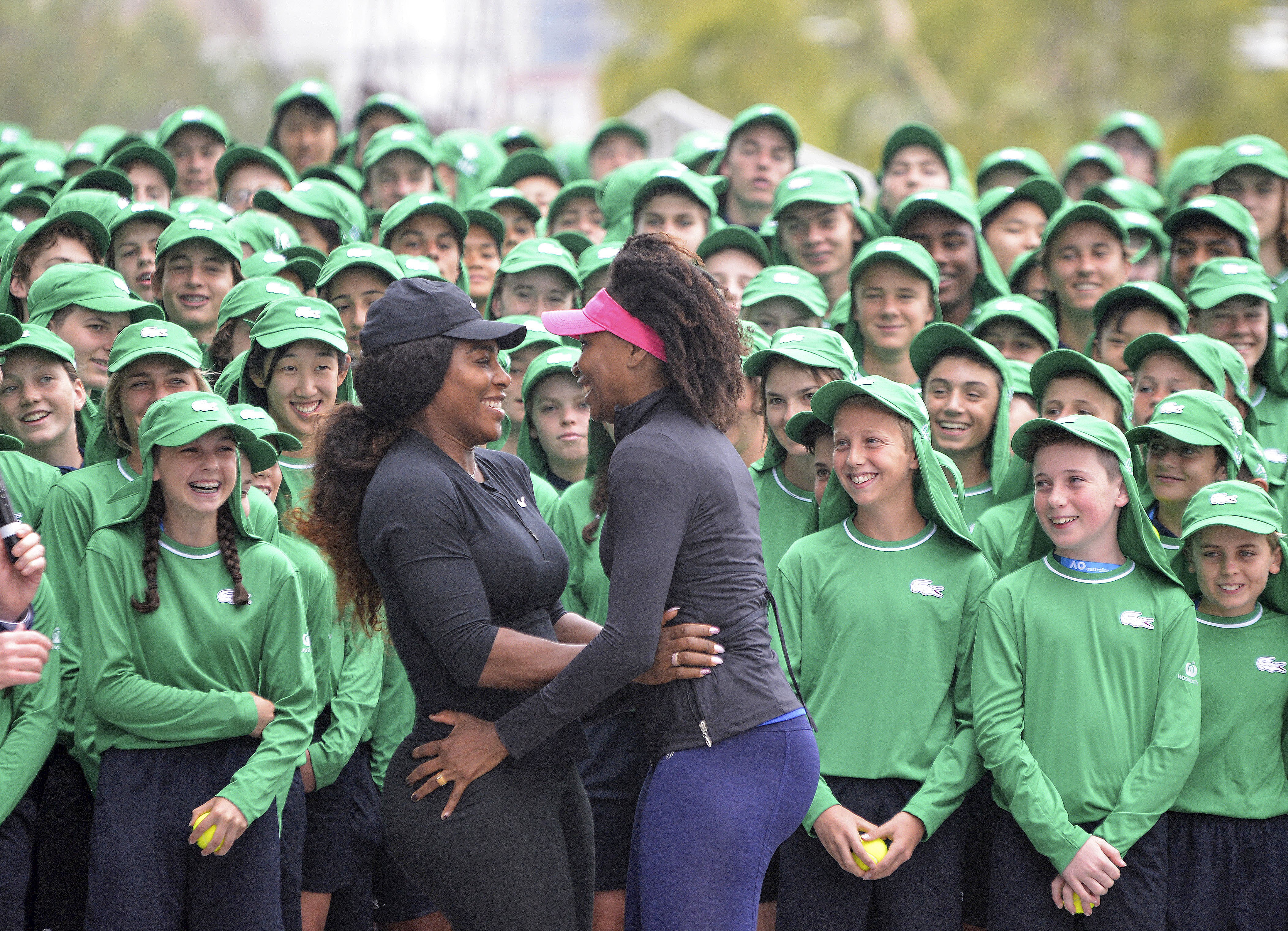 Williams sisters meet ballkids of 2017 Australian Open in Melbourne