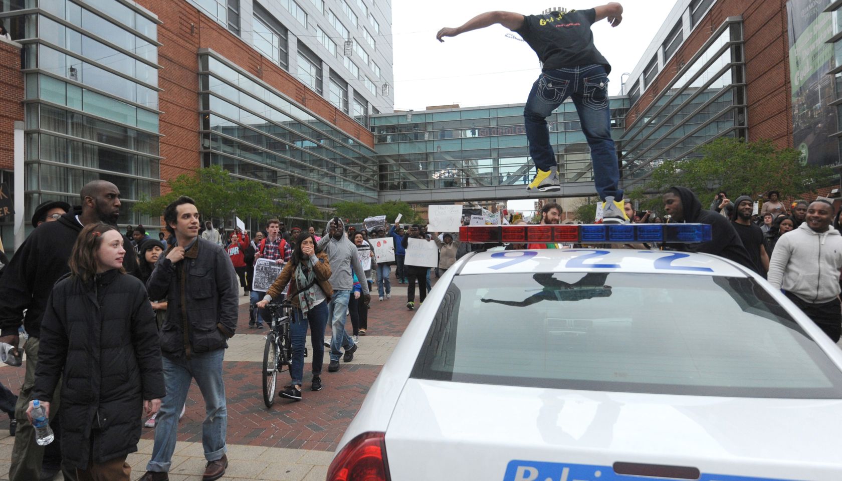 OJ wonât bring charges against Baltimore officers in Freddie Gray case