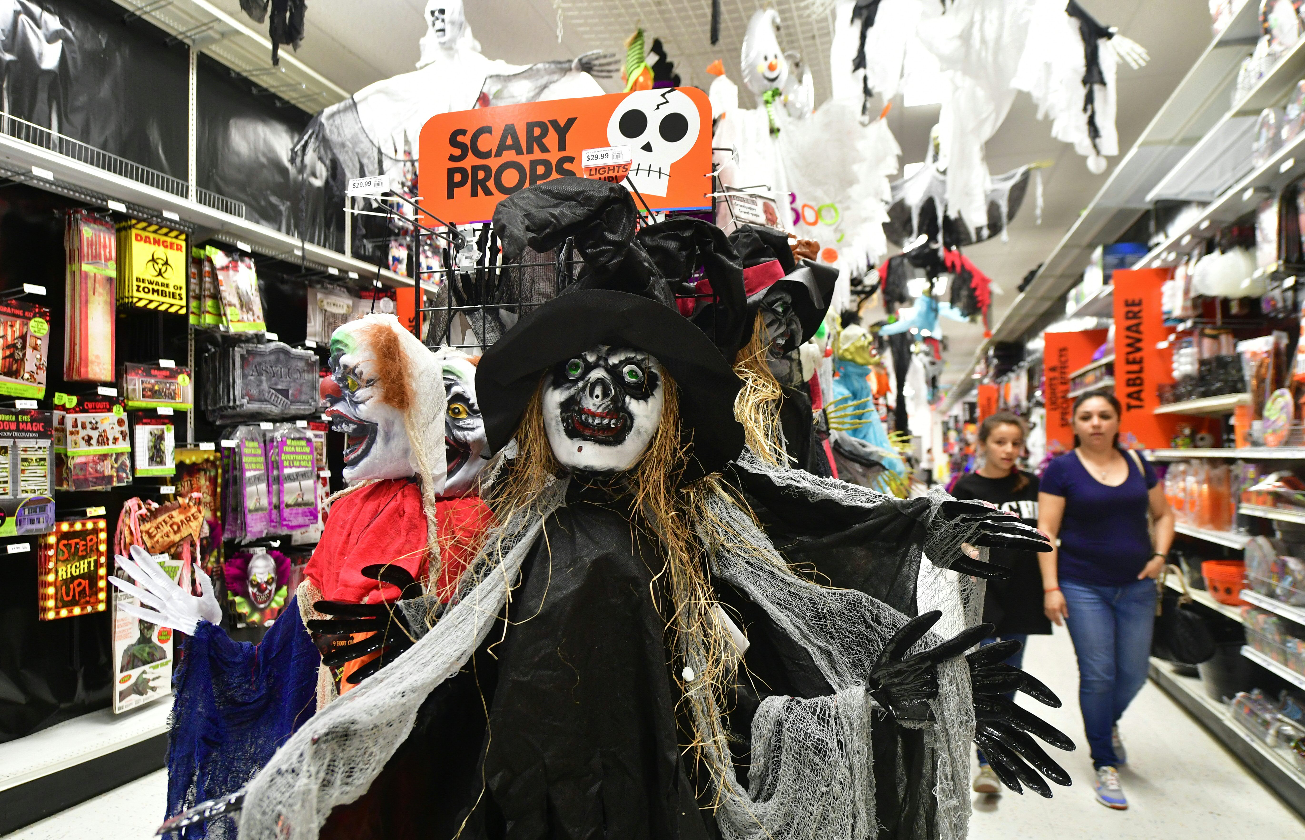 US-HOLIDAY-HALLOWEEN-RETAIL