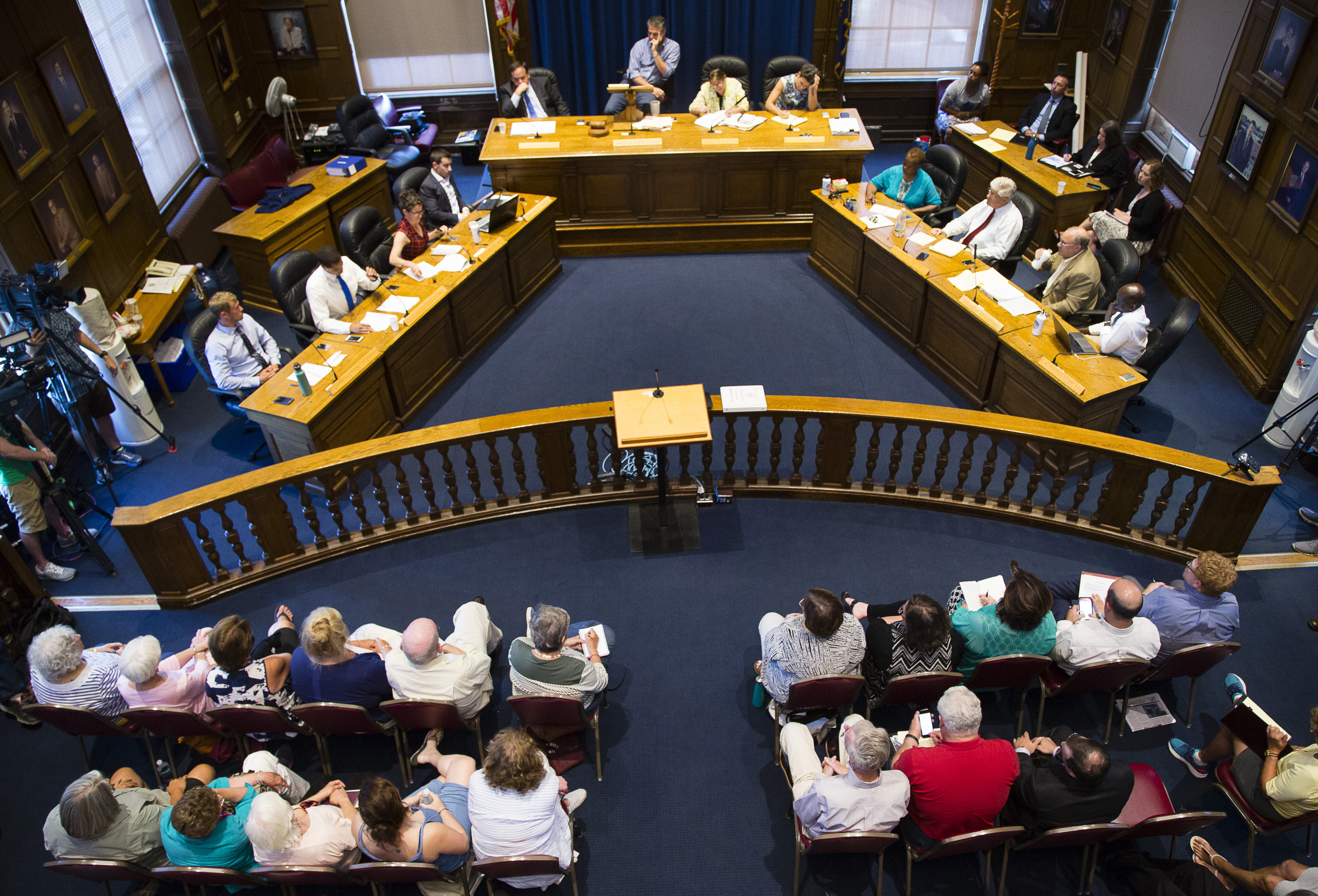 Mayor and City Manager discuss roles at council meeting