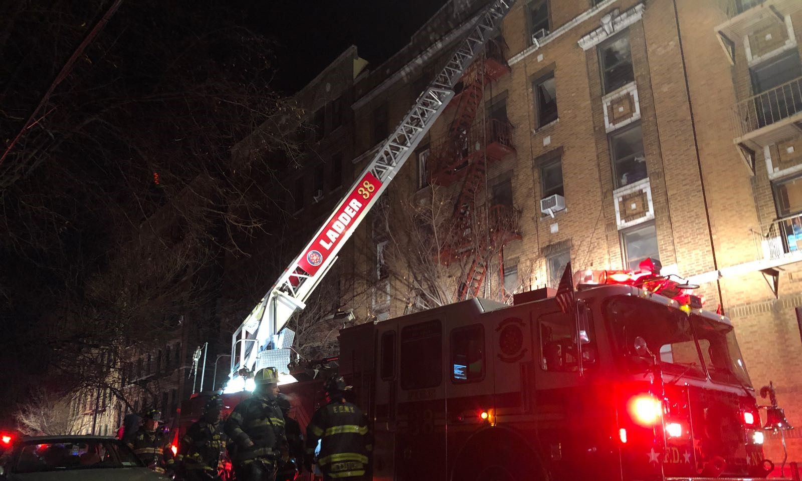 Massive fire breaks out at New York apartment building