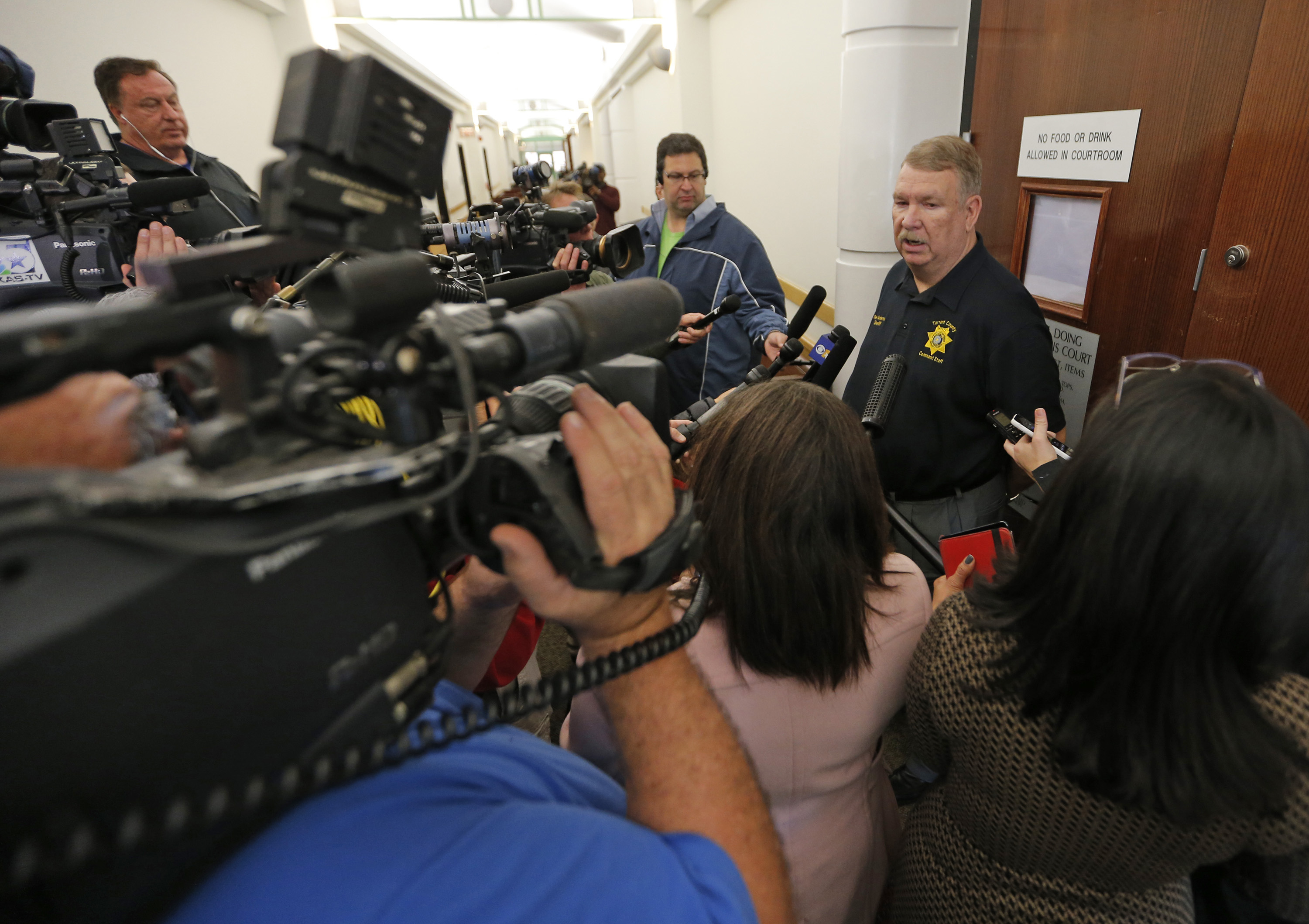 Mom of 'affluenza' teen will wear ankle monitor if she makes bail