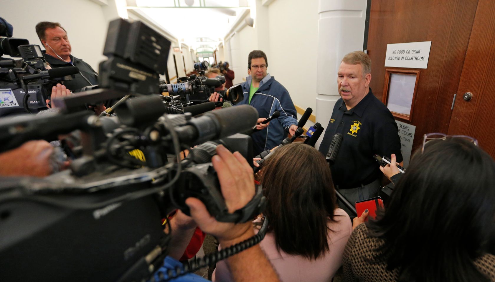 Mom of 'affluenza' teen will wear ankle monitor if she makes bail