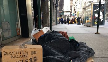 Freezing weather threatens lives of homeless in USA