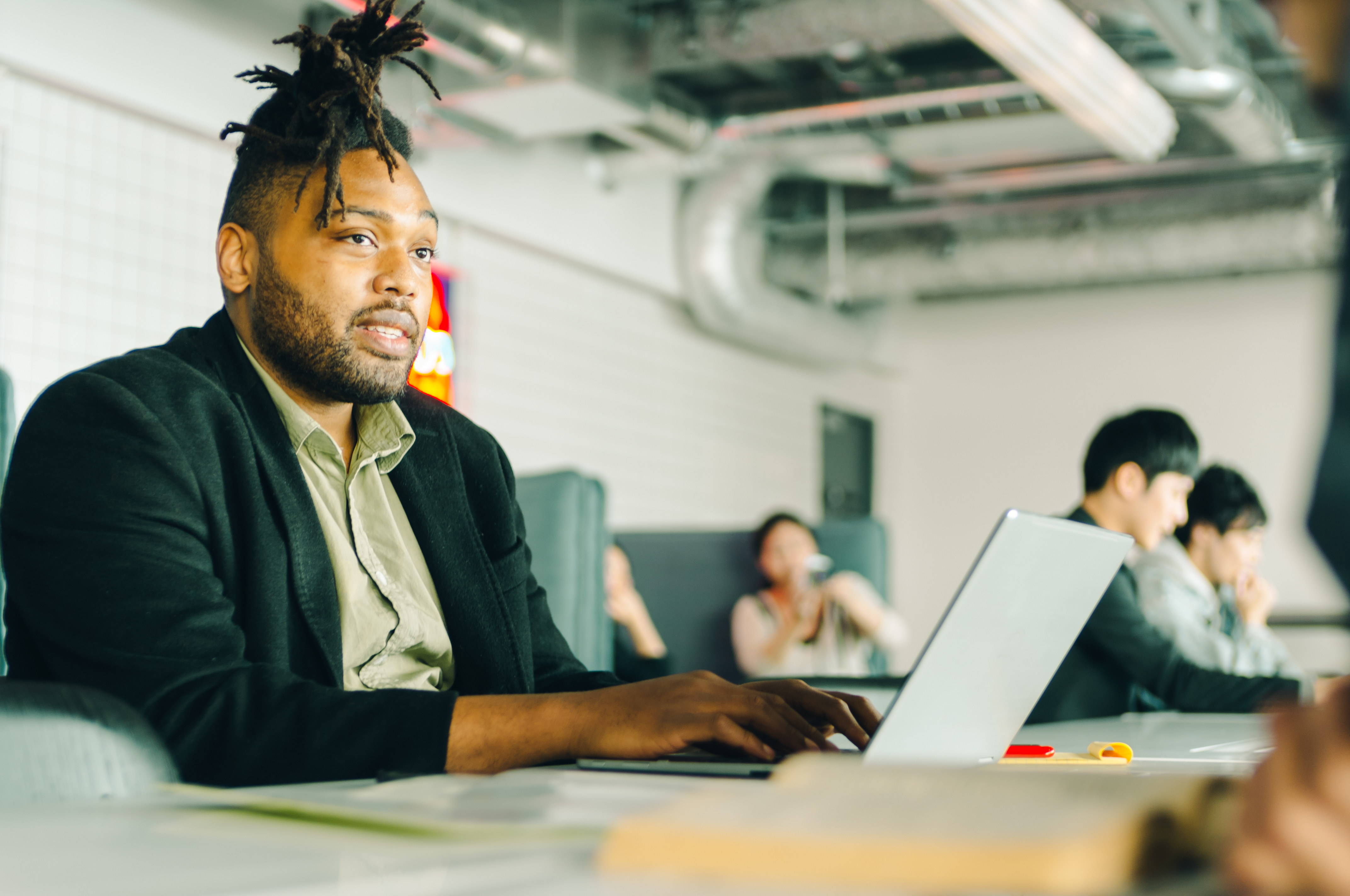 Young men and women discussing at the cafe.