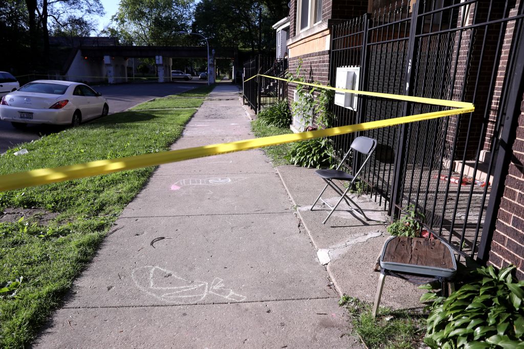 40 minutes in Chicago: 2 killed, including 16-year-old boy, and 3 wounded