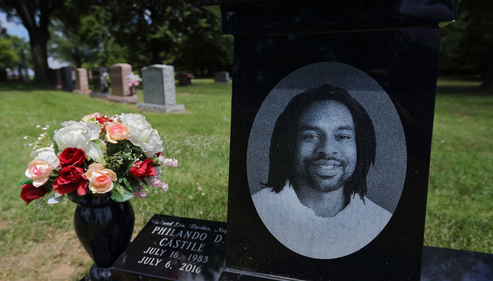 Minnesota governor calls for police training fund to be named for Philando Castile