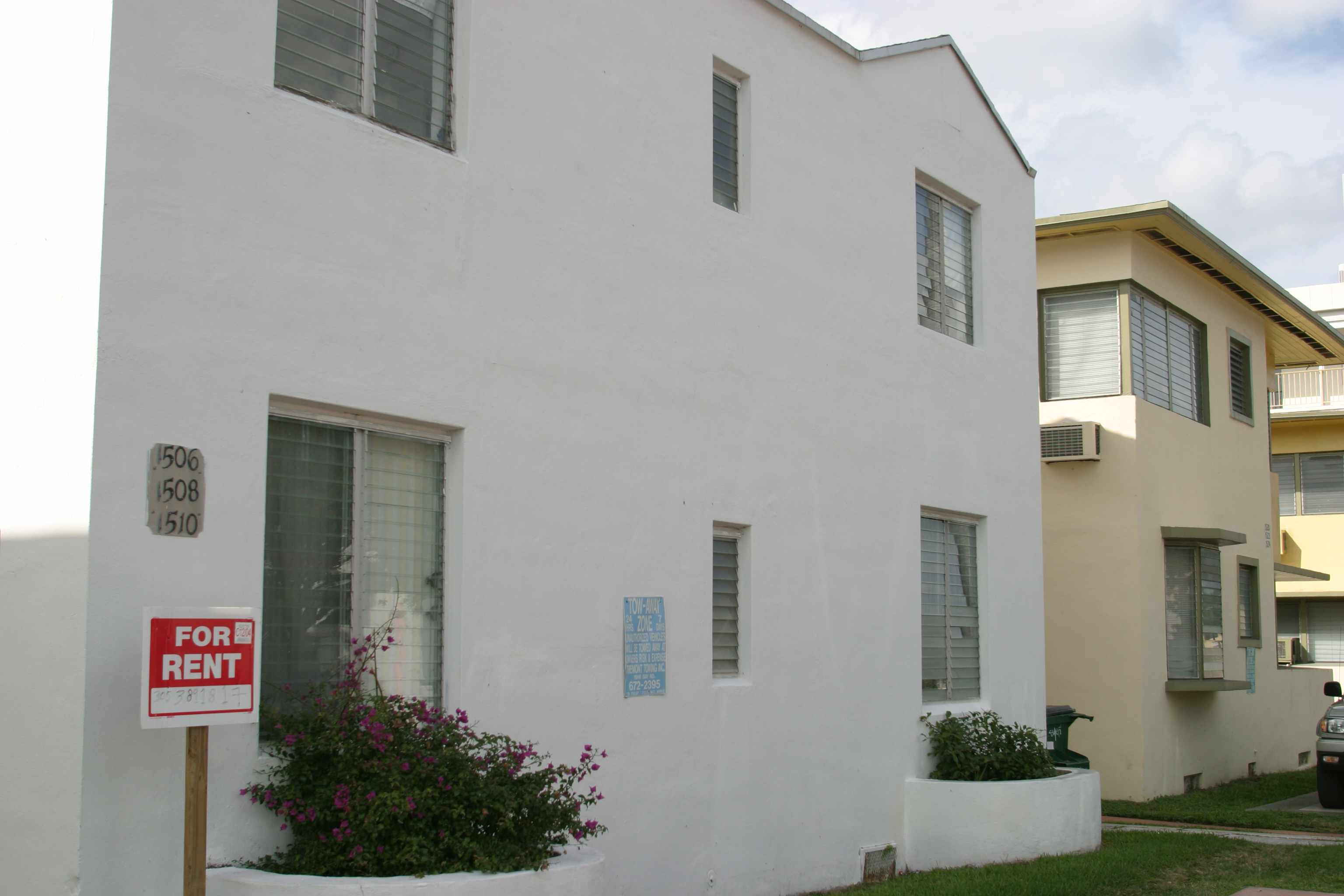 An apartment for rent sign on Meridian Avenue.