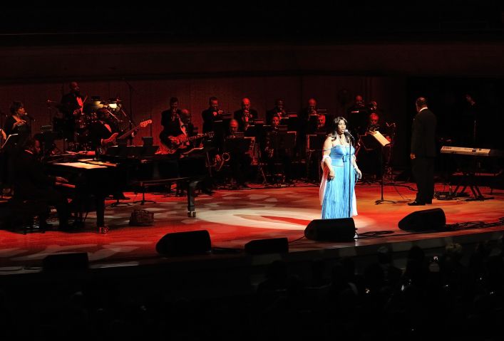 Aretha Franklin performs live