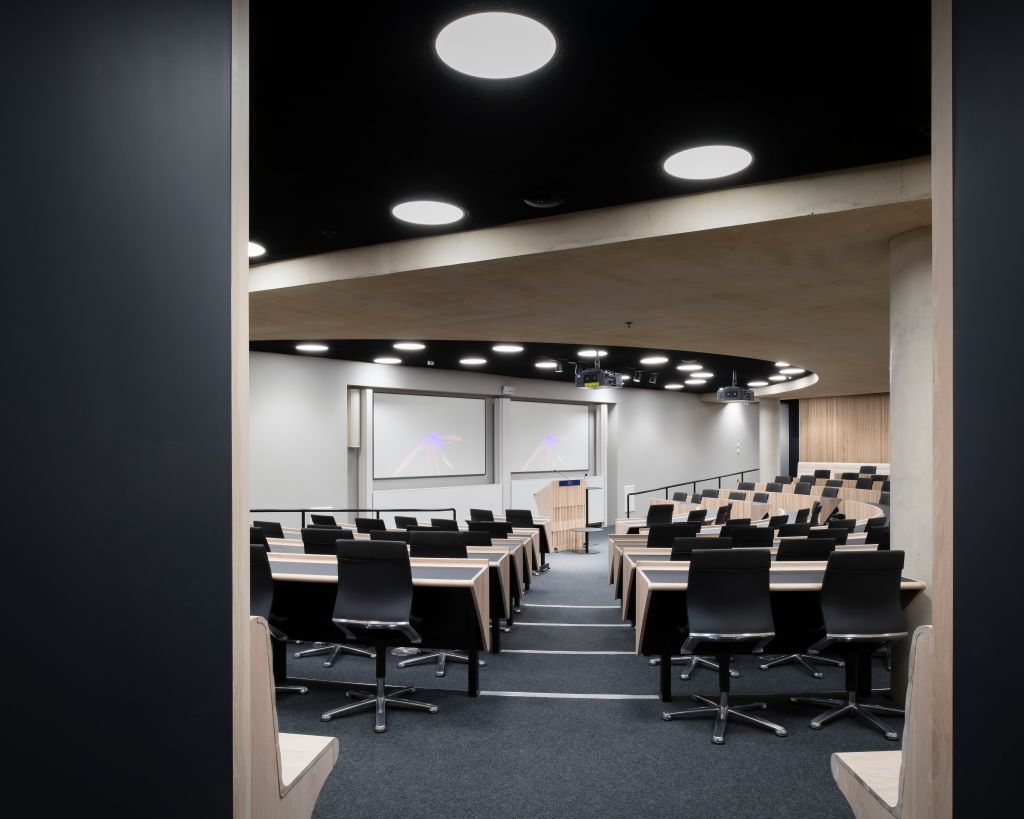 Lecture theatre. The Blavatnik School of Government at the University of Oxford, Oxford, United Kingdom. Architect: Herzog & De Meuron, 2016.