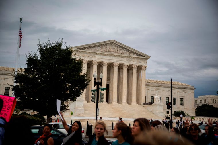 Protesters Support Ford