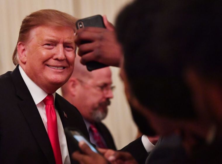 TelePrompter Trump selfie