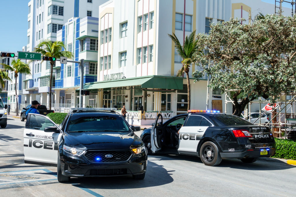 Miami Beach, police cars blocking traffic