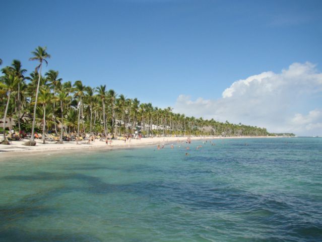 Caribbean beach full of tourists