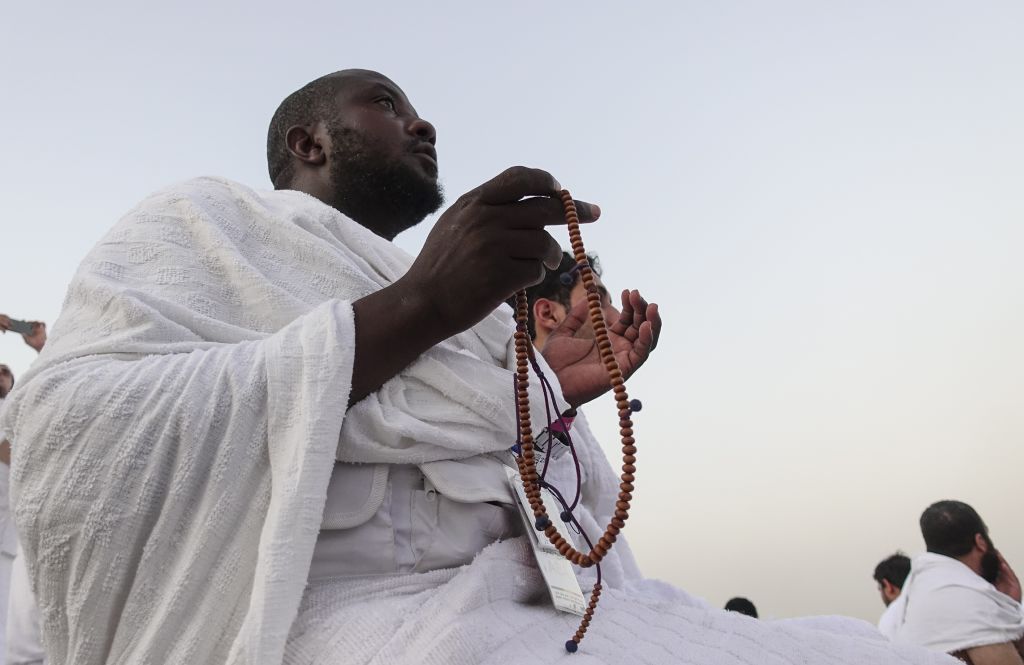 Muslim prospective pilgrims visit Jabal ar-Rahmah