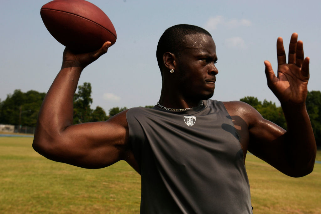 JERRY HOLT ¥jgholt@startribune.com 7/20/2006 Montgomery Alabama profile on Vikings 2nd round pick----- Tarvaris Jackson Minnesota Vikings 2nd round quarterback from Alabama State, practice throwing the football during a workout at his old high school.