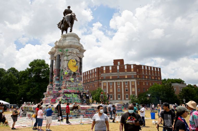 Robert E. Lee statue