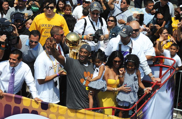 Kobe Bryant waves to fans as the Los Ang