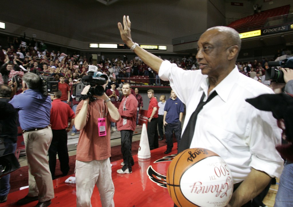John Chaney, college basketball coaching legend, 89