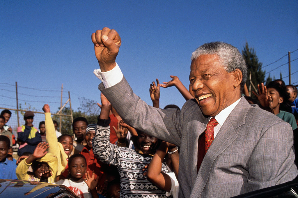 Nelson Mandela Visits Hlengiwe School
