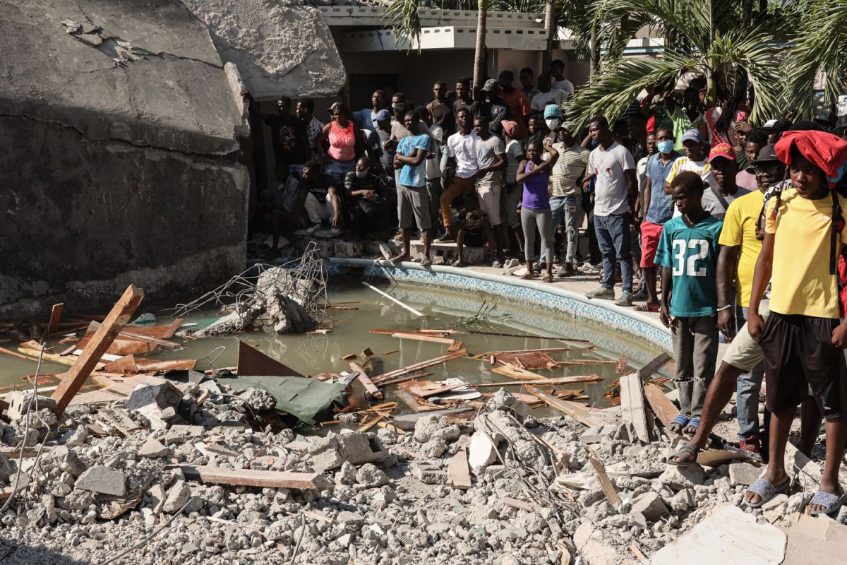 Devastating Haiti Earthquake Photos, Video Show Death, Injury, Hopelessness