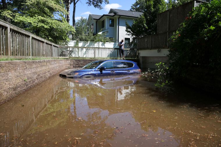Hurricane Ida hits east coast with flash floods