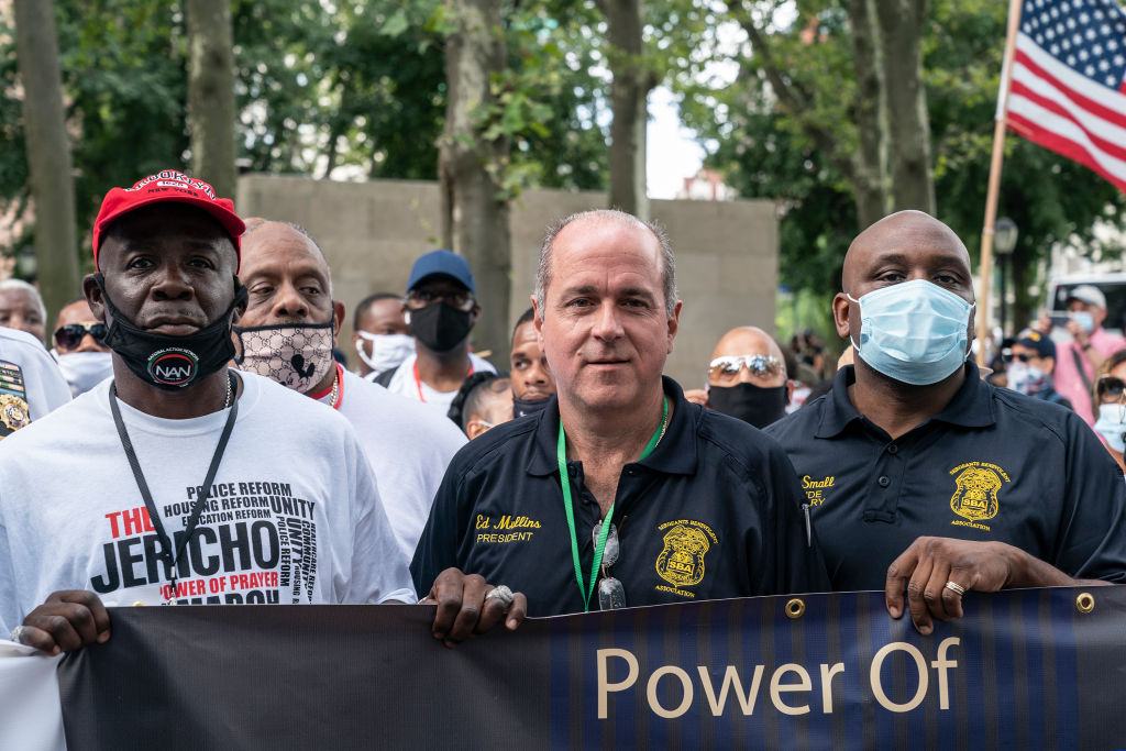 Sergeants Benevolent Association president Ed Mullins (C)...